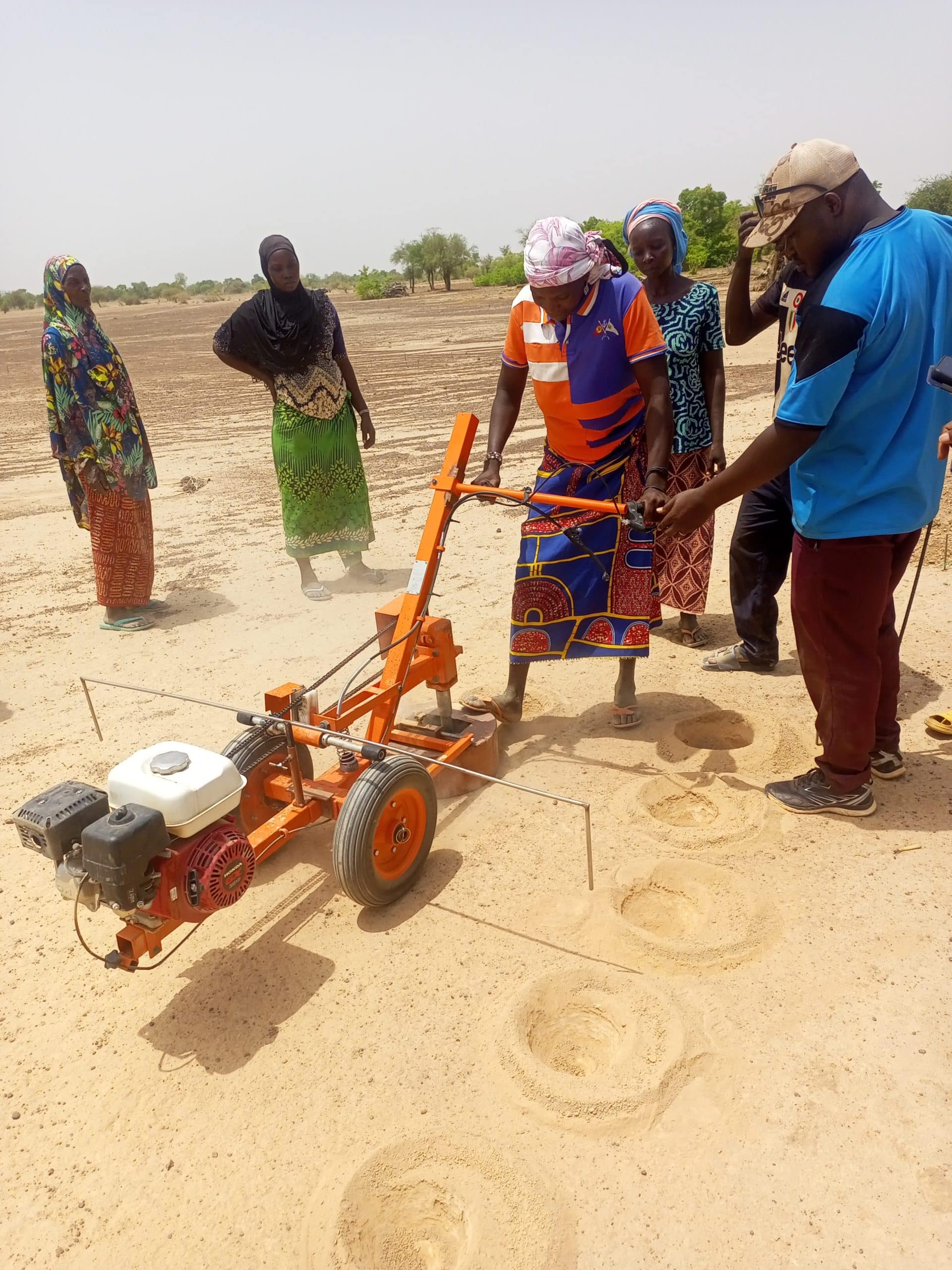 Zainer testing field woman Burkina