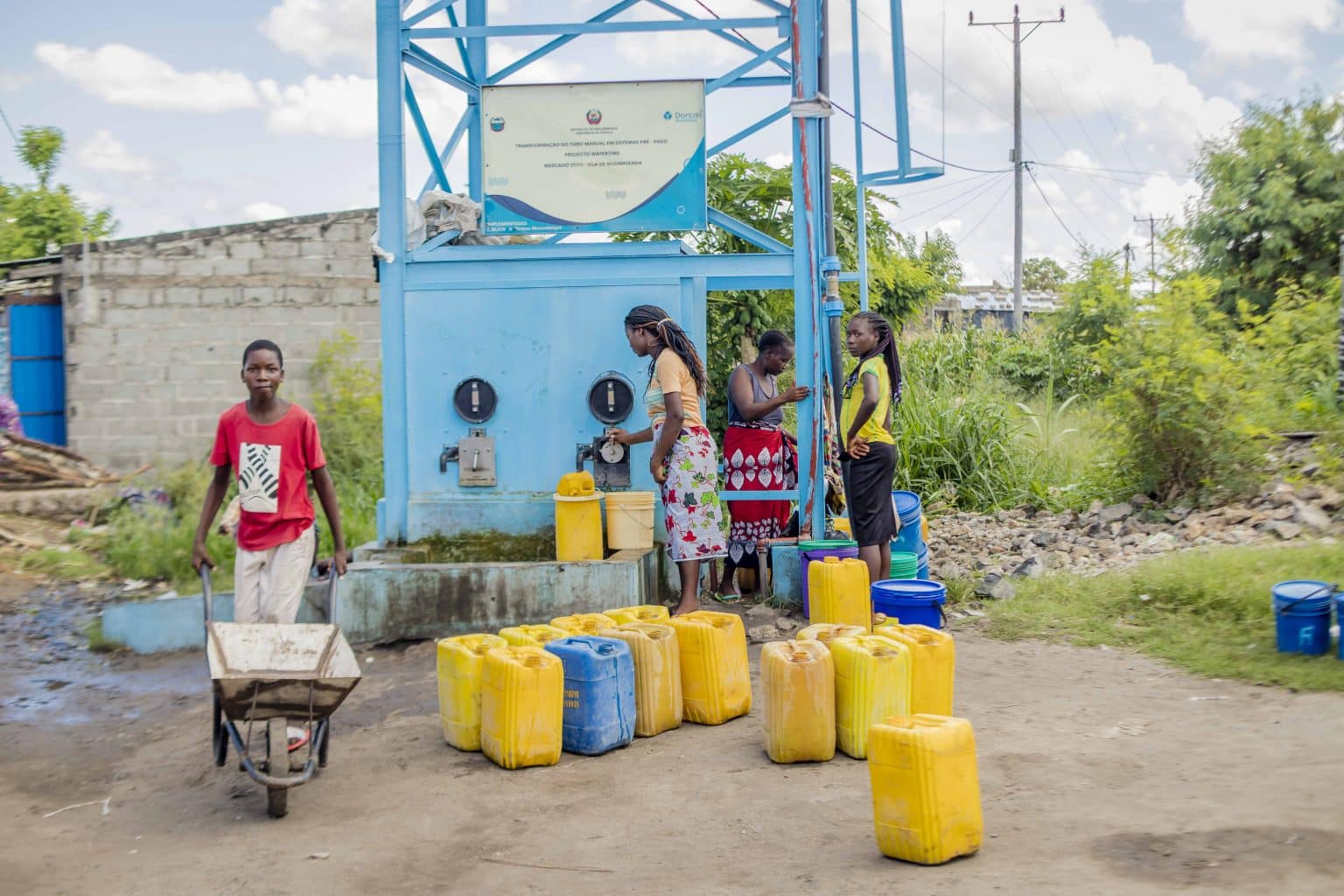 TokenTap used by women in Mozambique for drinking water supply. Photo by Steven Maenda from Dorcas Mozambique